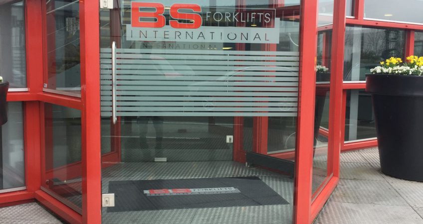 BS Forklifts – Raambelettering  