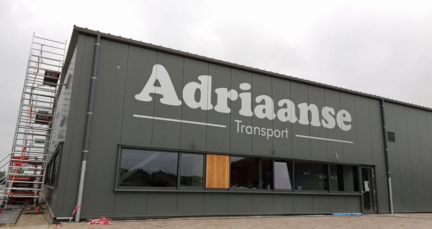 Adriaanse Transport – Gevelbelettering  
