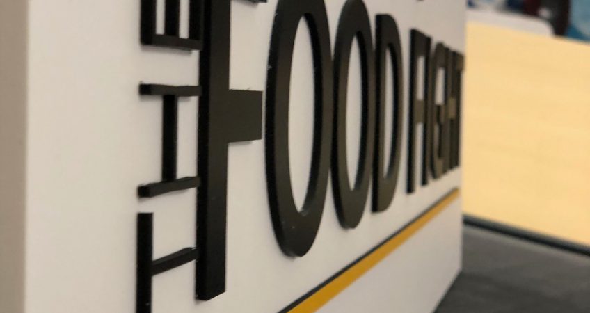 the Food Factory – Reclamebord met verdikte letters  