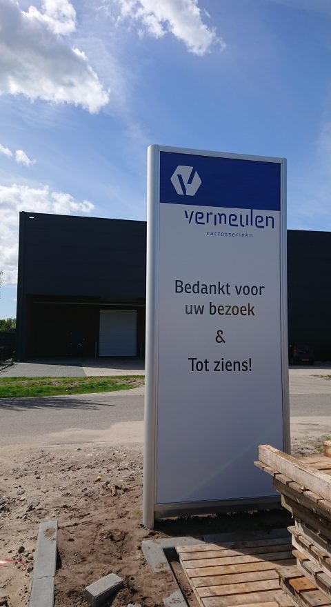 Vermeulen Carrosserieën - Reclamezuil